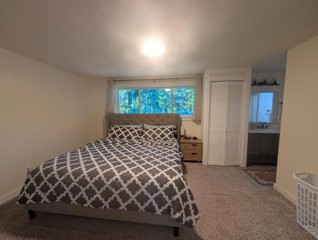 Spacious 3BR Retreat - Sleeps 6 - Near Seattle