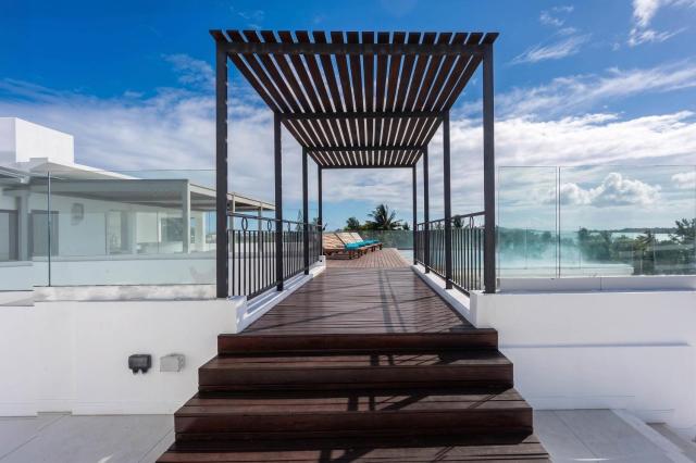 Lagoon Infinity Pool Penthouse in Mauritius