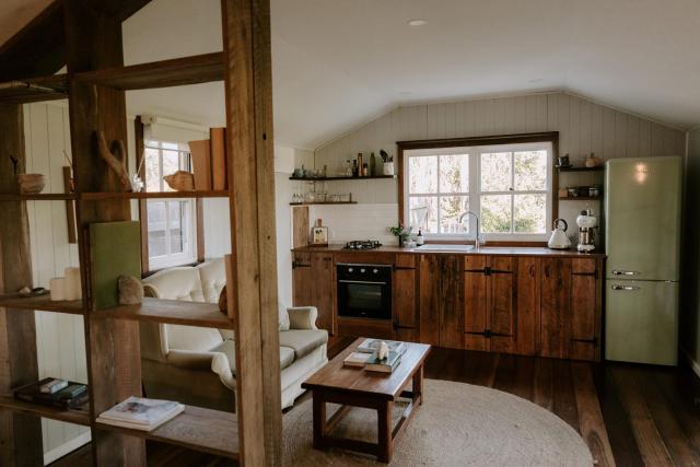 Luxe Country Cabin - The Ateliers Cottage