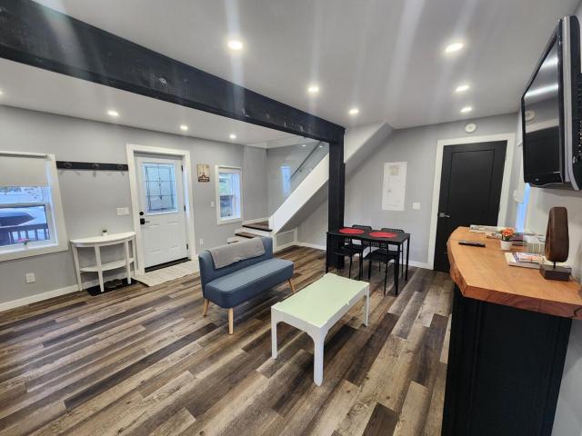 Lovely renovated one bedroom getaway