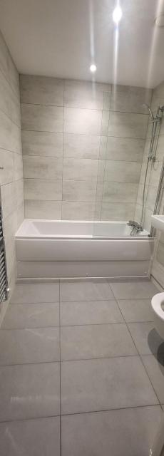 Next to Southall Station - Room in Brand New Shared Apartment
