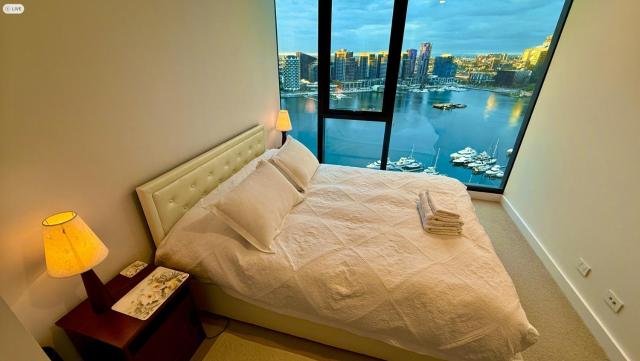 Yarra Accommodation Private Two-Bedroom Apartment & Ensuite Double Room with River Views