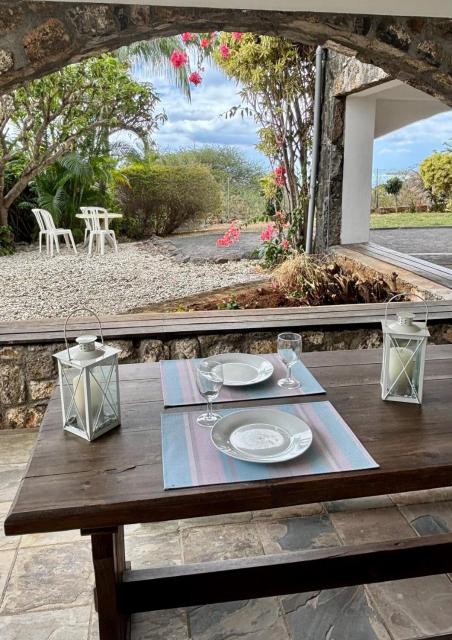 Charmant studio avec vue mer et piscine Tamarin