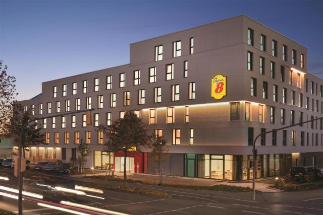Super 8 by Wyndham Augsburg