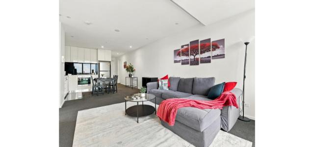Level 35 Penthouse-Style 2BR with Pool, Gym and Tennis court