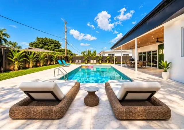 Aventura Large Villa w Heated Pool Large Groups