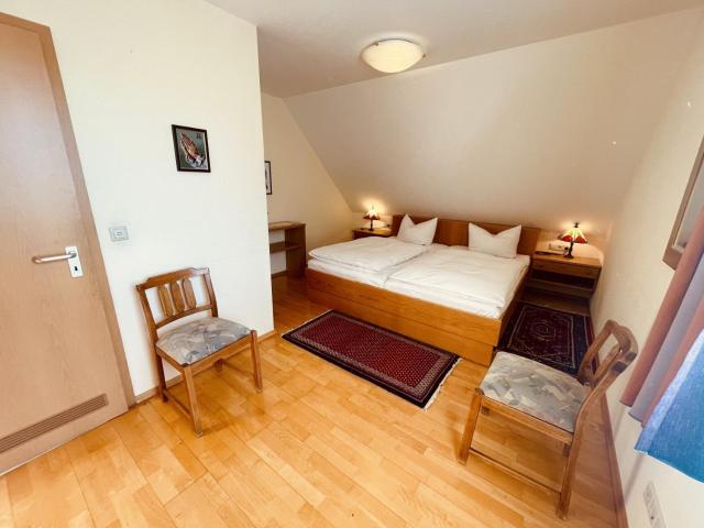 Gästehaus auf der Alb - Ruhiges Doppelzimmer mit Bad und Wohnzimmer