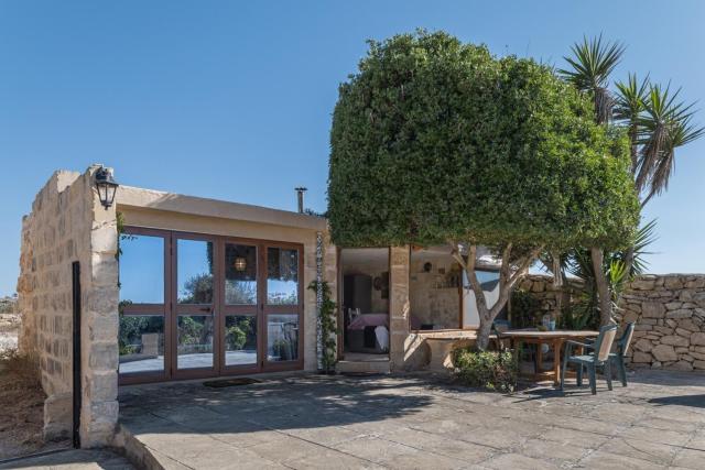 Buskett Forest Cabin near Dingli Cliffs