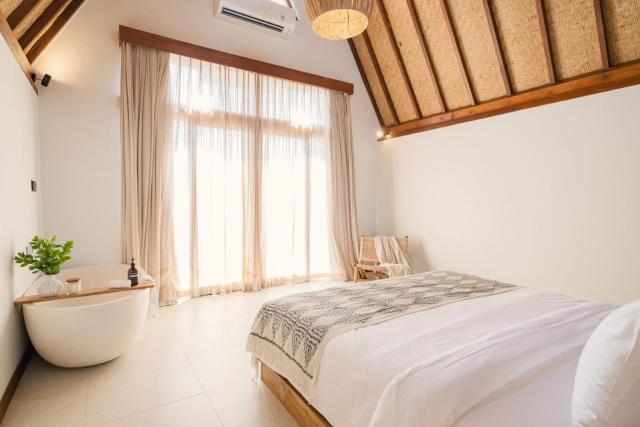 Bingin Pool Villa · Bathtub Suite · 3 Bedrooms