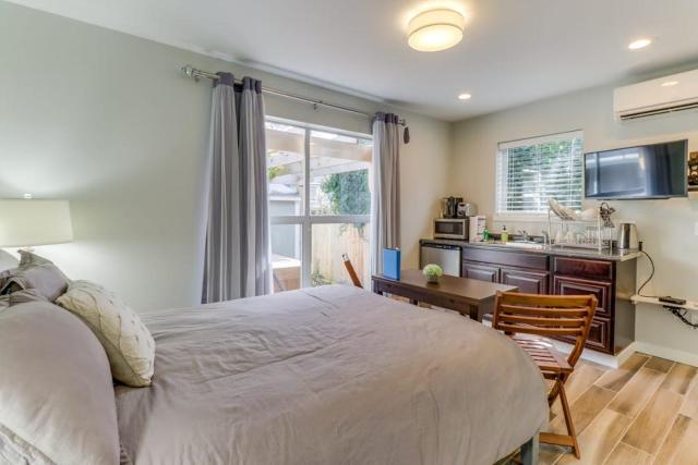 Mercer Island- Mt Saint Helens Room
