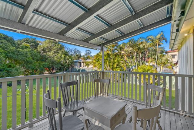 Best Value Whole House 3-Bedroom Queenslander - Big Backyard - Near Brisbane CBD