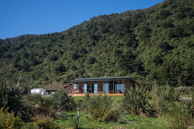Koru Beachfront Holiday Cabins & Hot Tub