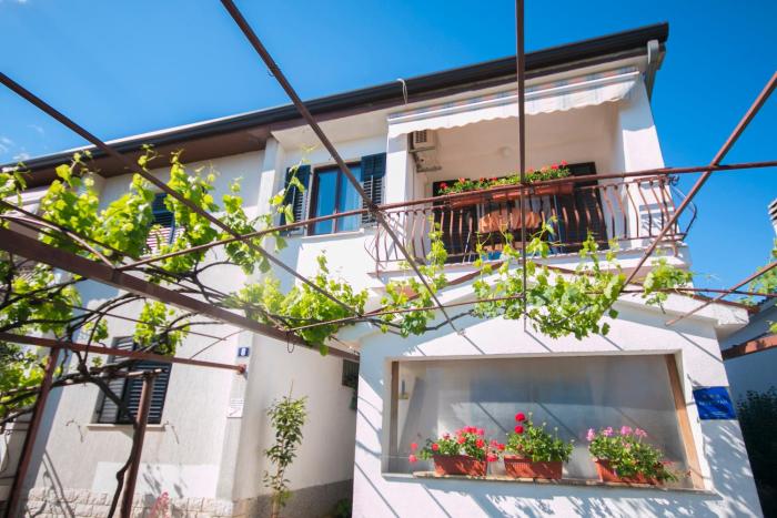 2 rooms app for 3 persons with 2 terraces near beach&town