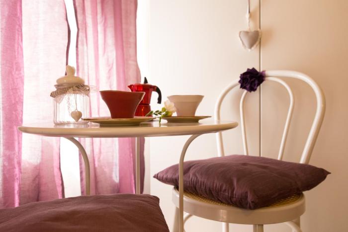 Bright apartment near Vatican, Steps to Metro, AC & Fast WiFi