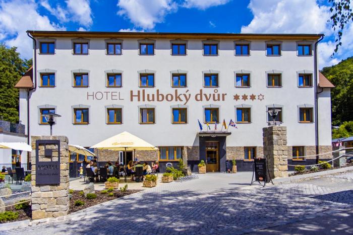 Wellness Hotel Hluboký Dvůr