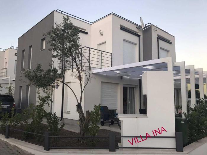 Villa INA