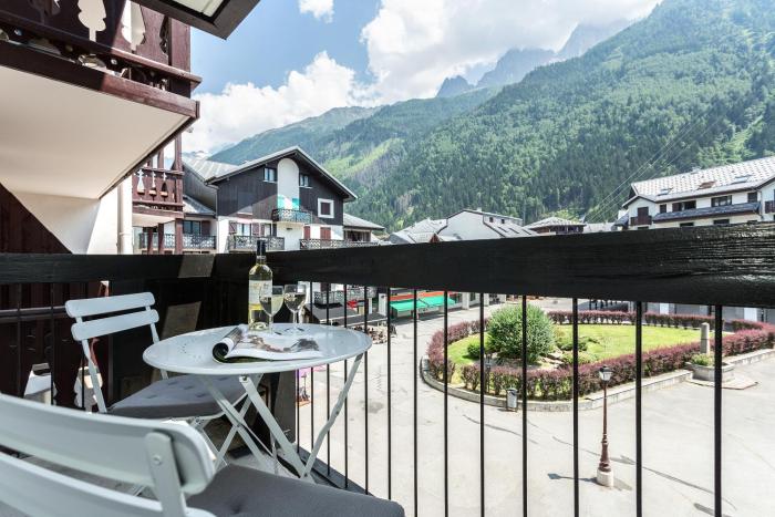 Apartment Balme 2 - Central Chamonix Haven and Mont Blanc View