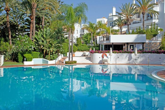 White Pearl Beach Elviria