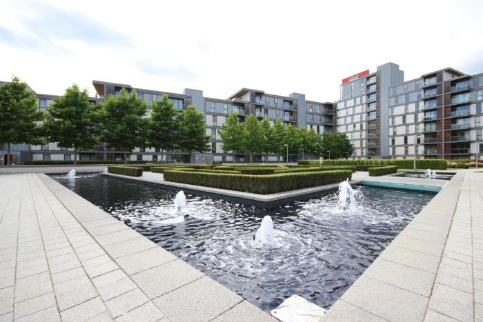 iSTAY APARTMENTS at VIZION - Fully Equipped Modern Serviced Apartments with Balconies, Superfast Broadband, Free Allocated Parking Space, 24h Security, Rooftop Gardens, Located in Central MK