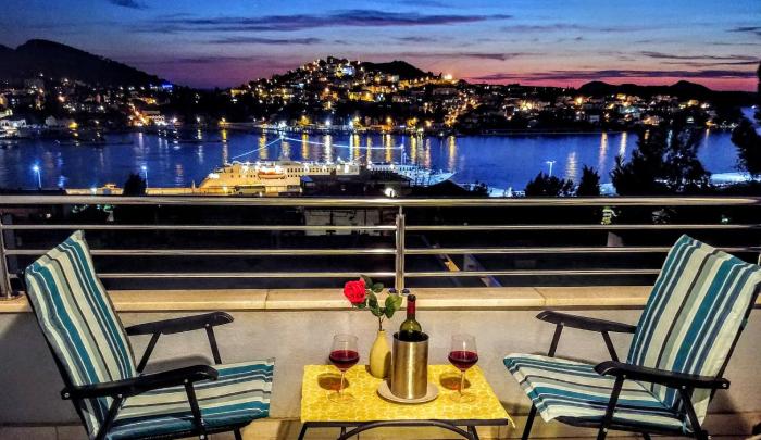 Dubrovnik 2 bedroom 2 bathroom sea view, private free parking