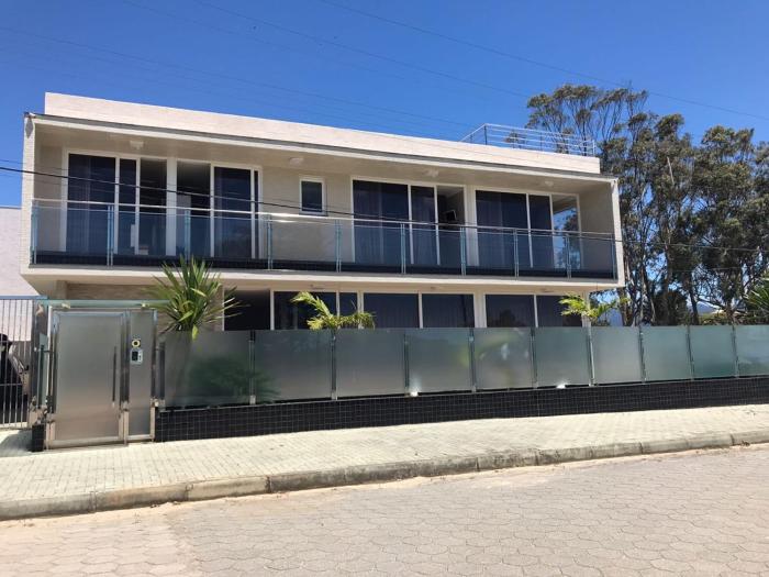 Praia da Pinheira, alto padrão, 5 dormitórios, 4 BWC, climatizada 150 m praia