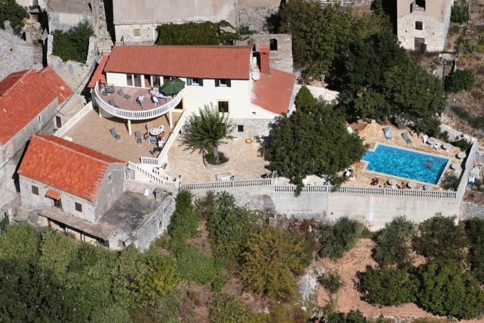 Family friendly house with a swimming pool Sumpetar Omis 5969