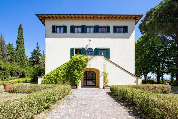 Villa Sorbaiano 16 by VacaVilla