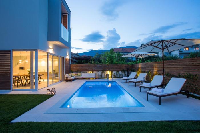 Luxury Villa with Heated Pool near Beach & Split