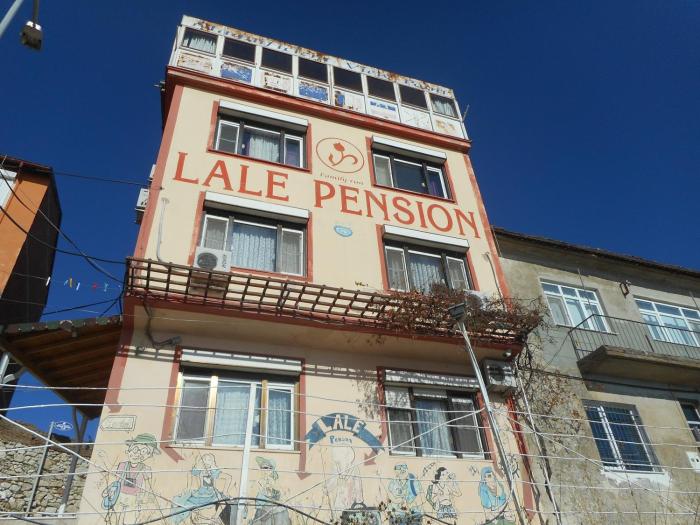 Lale Pension
