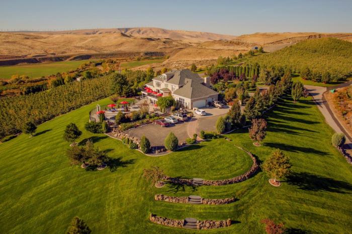 Cameo Heights Mansion and The Vine Fine Dining Restaurant