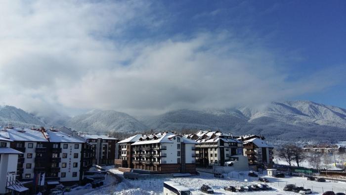 Apartment with mountain view