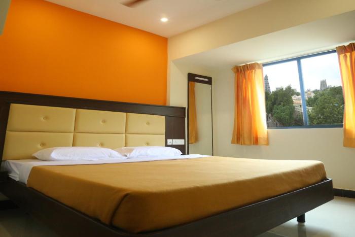 Hotel Sabareesh Plaza
