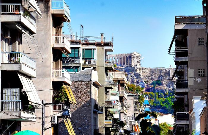 Urban Art Experience with Acropolis View