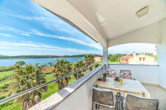 Apartments and Rooms Ana Pomer 217