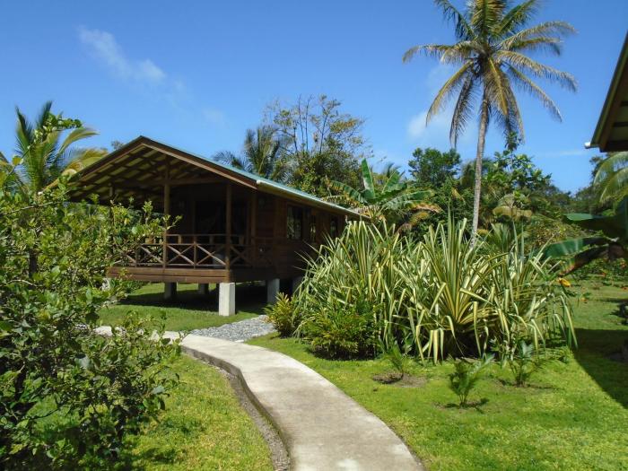 J and H Garden Cabinas