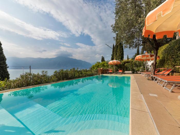 Wonderful Lake View Apartments with Pool with Breakfast GARDASEE