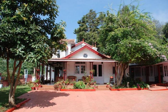 Colonial 4 BR Home, Great for Families, Coonoor