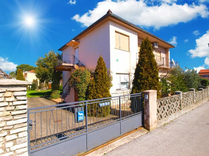 Apartments Mirela 1554