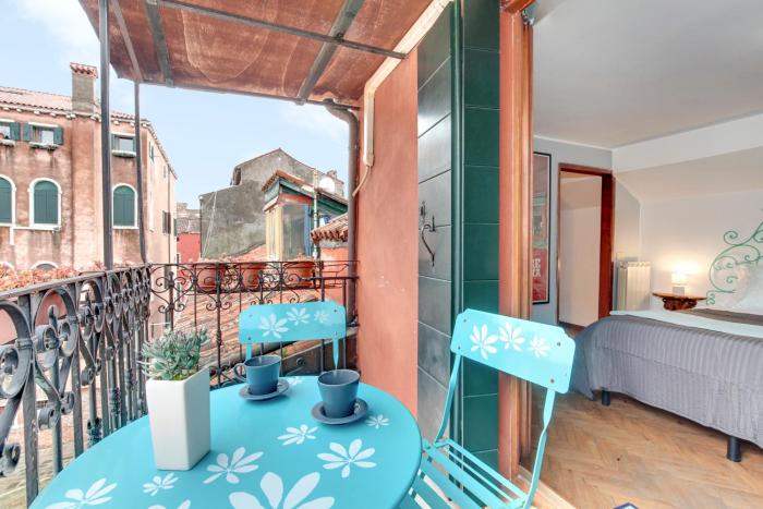 Via Garibaldi-Gigli Biennale Terrace by Wonderful Italy