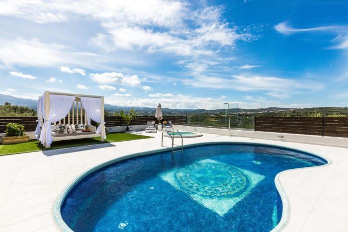 Caramel Villa, with 40m2 Pool & Spa Whirlpool, By ThinkVilla