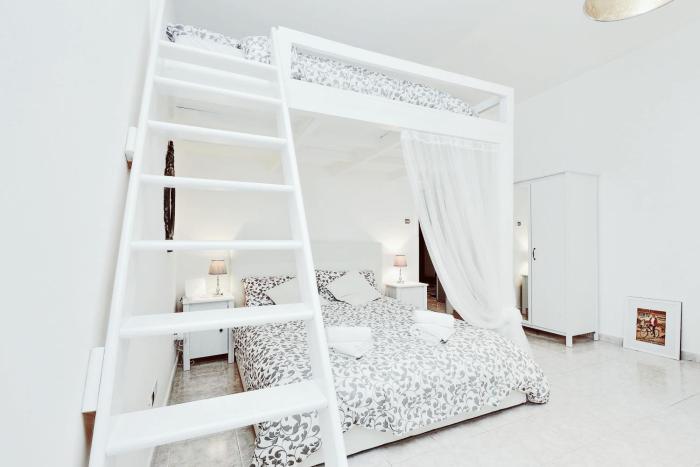 BBHOME Trastevere station white chic apartment
