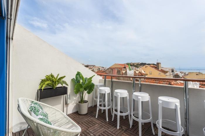 Rossio Penthouse Three Bedroom Apartment w River View and Parking  by LU Holidays