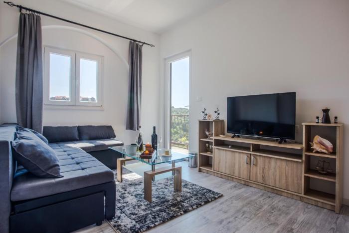 Joseph - superior sea bay and mountain view