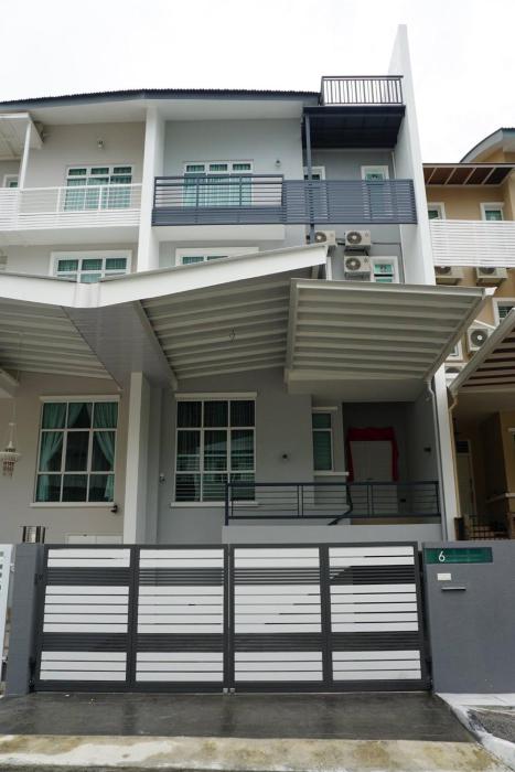 Shamrock Boutique Villa - Stay for 12 person