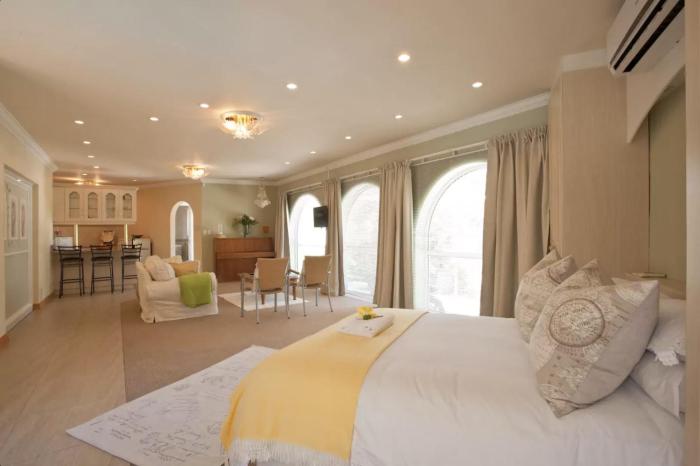 Somerset West Self Catering Vacation Rental - Experience the Best of Cape Town - Wine, Golf, Sea