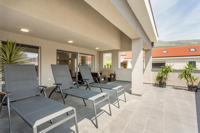 Beach Residence with pool and sea view