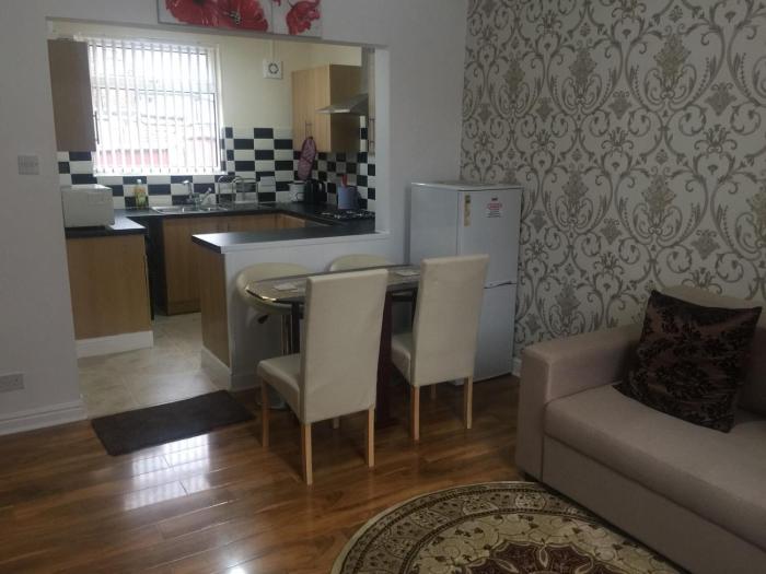 KNUTSFORD House Holidays