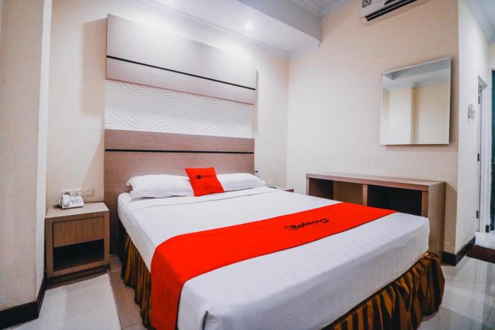 Reddoorz Plus near Makassar Town Square