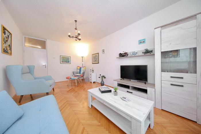 Apartman Lana in city centre with garage