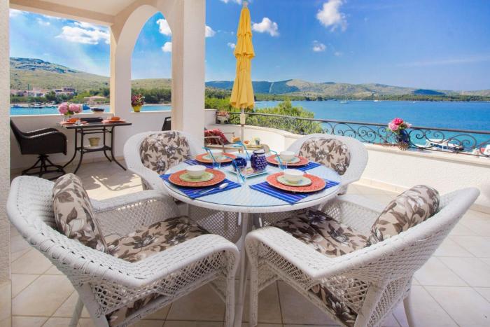 Sea Breeze - Front Sea Apartment